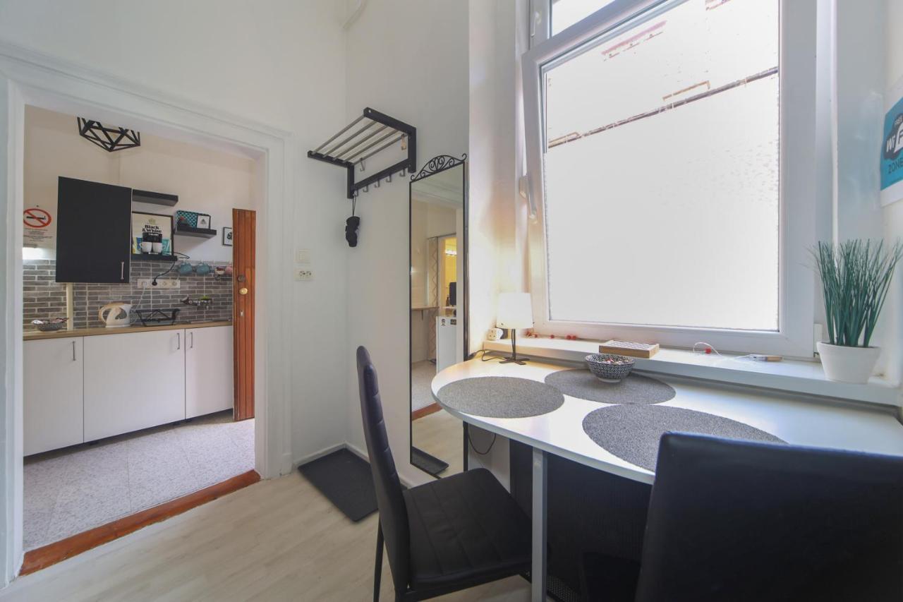 Cosy Studio Apartment With Airconditioner Budapesta Exterior foto